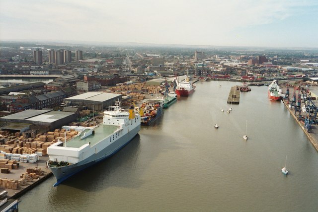 el puerto de grimsby es uno de los puertos de uk más importantes